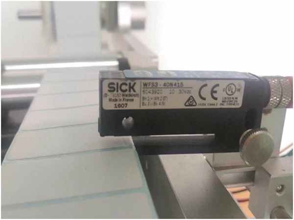 Sự cố mắt cảm biến và giải pháp của máy dán nhãn
